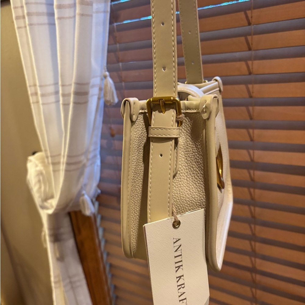 Antik Kraft Tan Crossbody Bag with Gold Detail - Picture 2 of 6